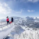 Enzianbrenner בית הארחה יאניג