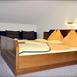 Enzianbrenner בית הארחה יאניג