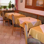 Enzianbrenner בית הארחה