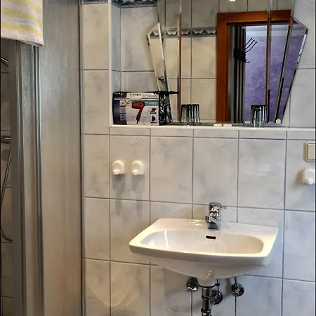 恩兹安布雷那酒店 3*