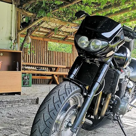 恩兹安布雷那酒店 Jenig