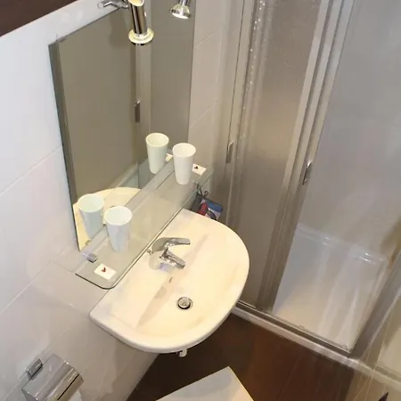 招待所 恩兹安布雷那酒店 Jenig